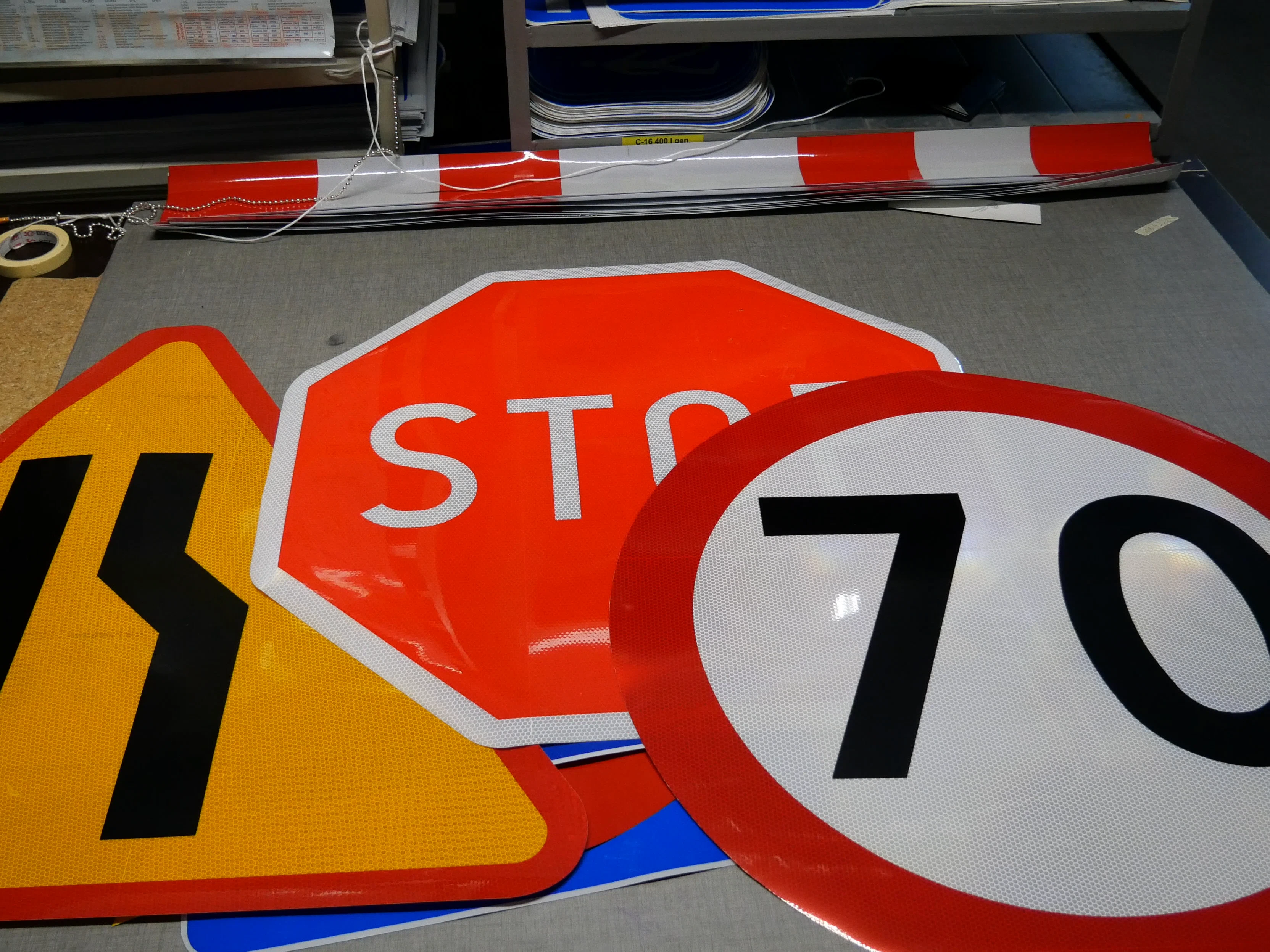 Gotowe znaki drogowe - STOP, ograniczenie prędkości